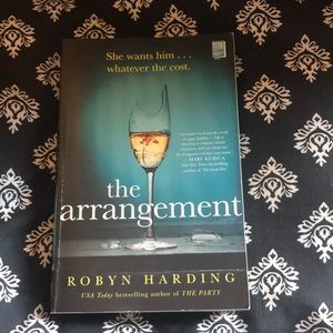 The Arrangement by Robyn Harding [PAPERBACK]